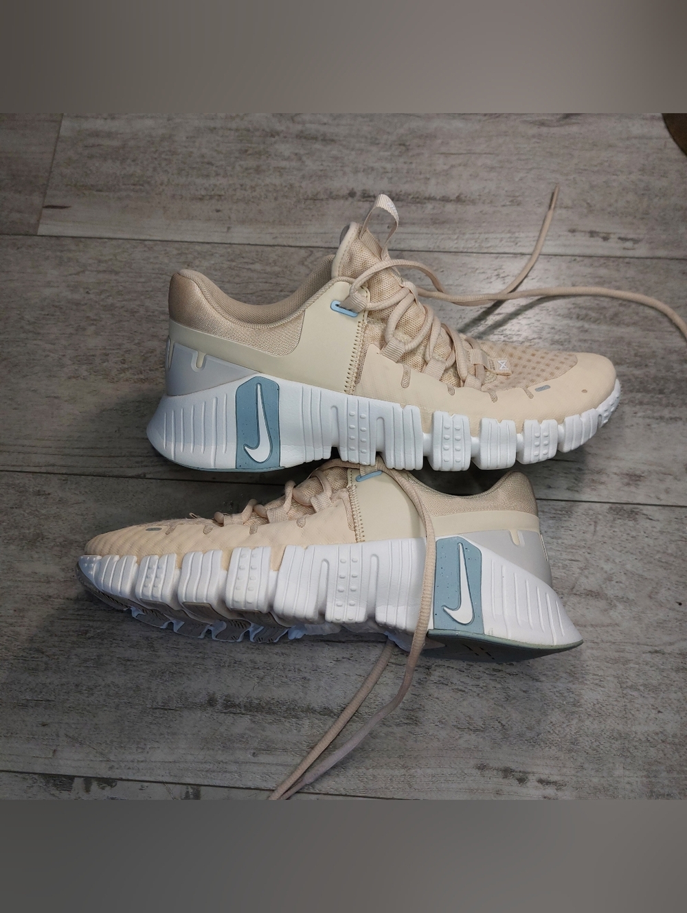 Nike Beige, White & Light Grey Flex-Style Trainers